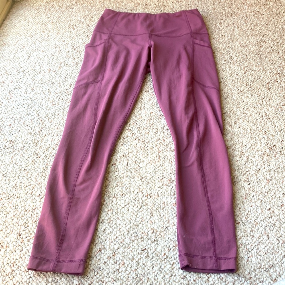 Yogalicious leggings with side pockets. Mauve. Size XS. EUC